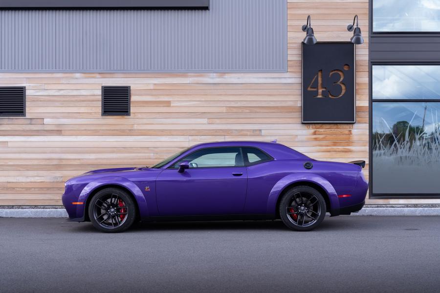  Dodge Challenger R/T Scat Pack Widebody (LC) 2018 года  (фото 27 из 48)